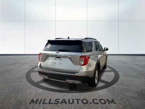 Used 2024 Ford Explorer XLT w/ Equipment Group 202A AWD/4WD image 4