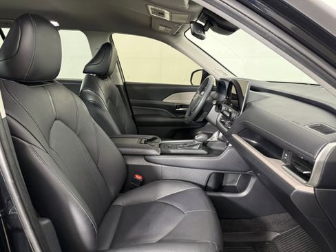 Used 2024 Toyota Grand Highlander AWD image 7