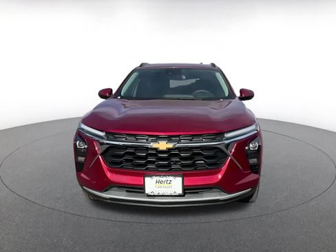 Used 2025 Chevrolet Trax LT image 4