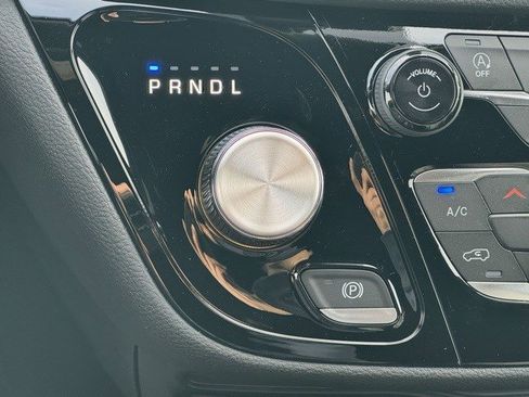 New 2026 Chrysler Pacifica Select image 21