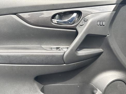 Used 2020 Nissan Rogue SV w/ Sun & Sound Touring Package AWD/4WD image 14