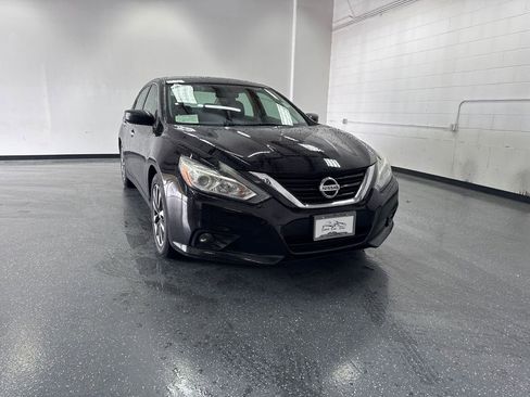 Used 2017 Nissan Altima 2.5 SV image 1