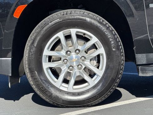Used 2024 Chevrolet Suburban LT image 15