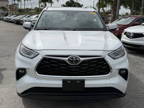 Used 2023 Toyota Highlander Limited AWD/4WD image 3