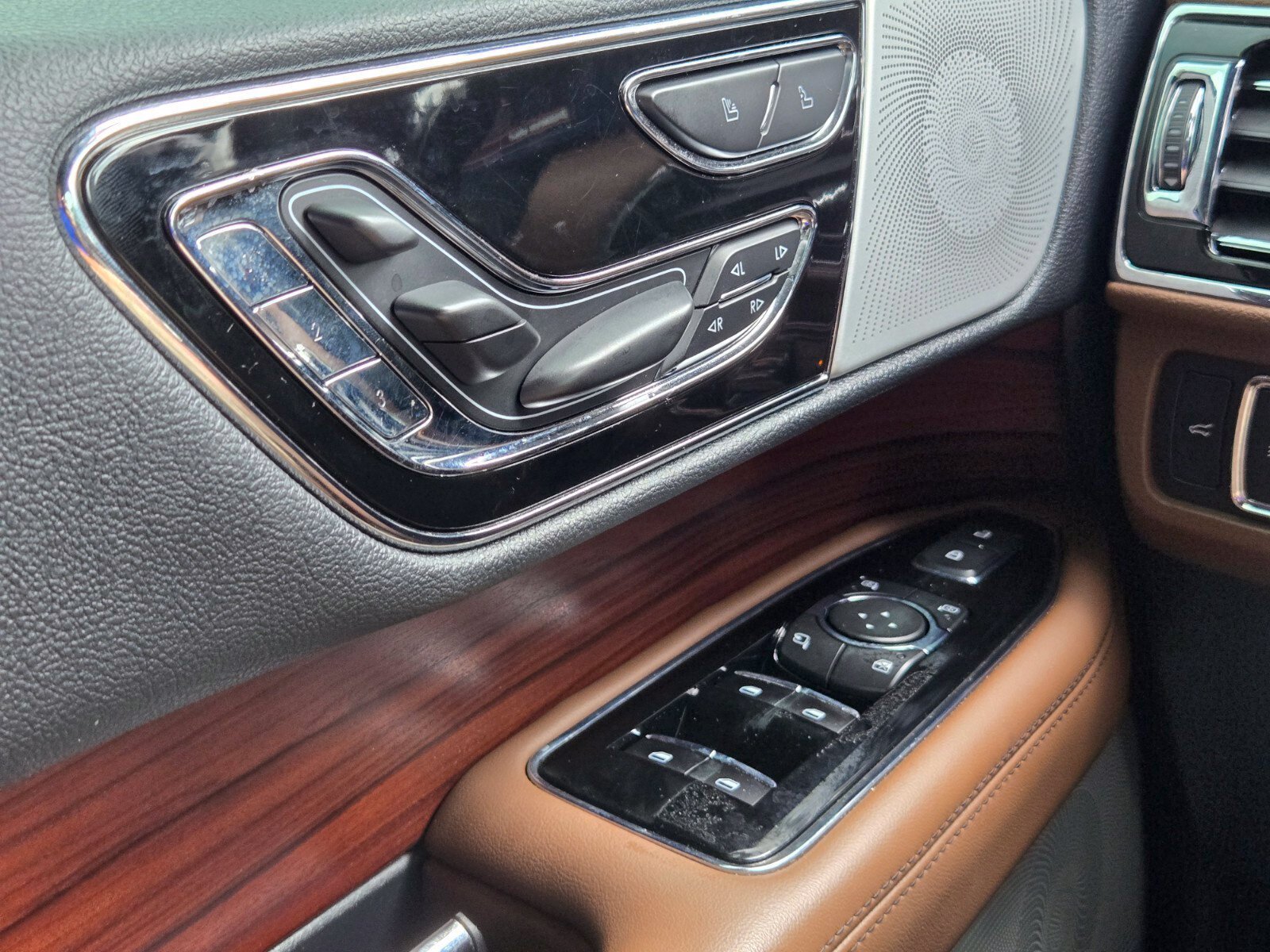 Used 2023 Lincoln Navigator Reserve AWD/4WD image 41