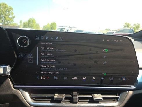 Used 2025 Chevrolet Equinox EV LT w/ Convenience Package FWD image 28