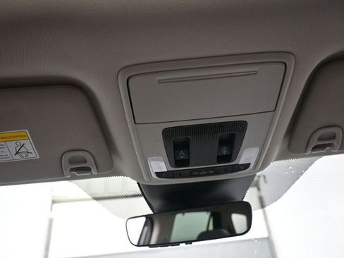 Used 2023 Honda Pilot Touring image 12