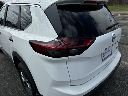 Used 2025 Nissan Rogue S AWD/4WD image 29