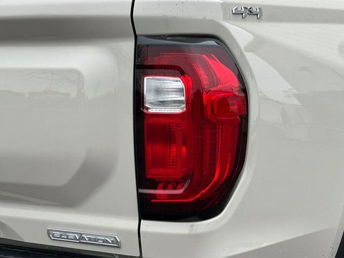 New 2026 GMC Canyon Elevation w/ Convenience Package image 7