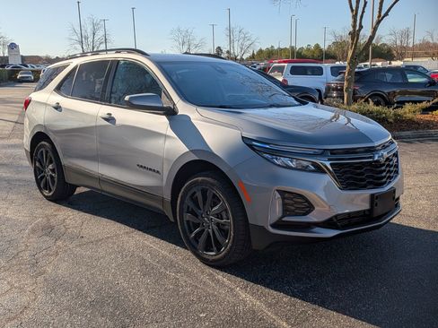 Certified 2023 Chevrolet Equinox RS image 2