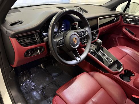 Certified 2023 Porsche Macan S image 4