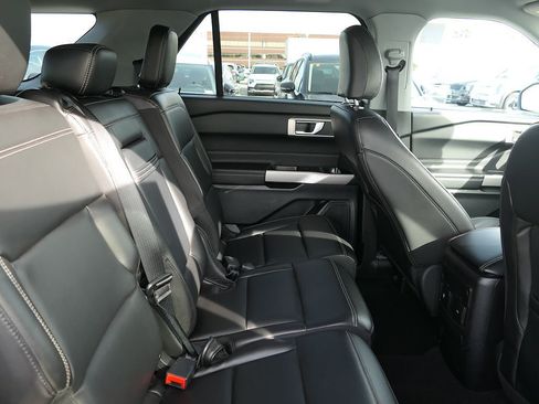 Used 2024 Ford Explorer XLT w/ Equipment Group 202A AWD/4WD image 23