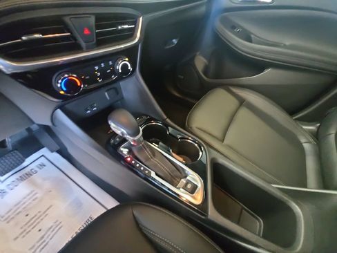 Certified 2024 Buick Encore GX Sport Touring w/ Experience Buick Package AWD/4WD image 18