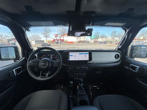 Used 2025 Jeep Wrangler Sport S image 33