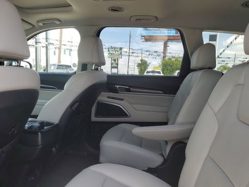 Used 2025 Kia Telluride S FWD image 12