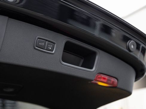 Certified 2026 Porsche Macan image 31