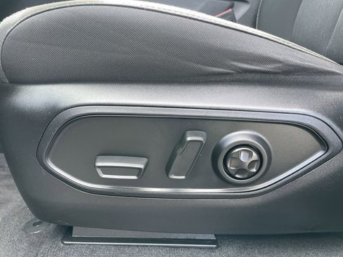 Certified 2023 Jeep Grand Cherokee Laredo w/ Luxury Tech Group I image 35