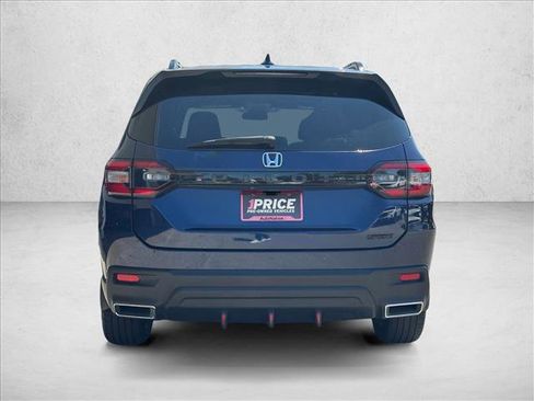 Used 2024 Honda Pilot Sport image 6