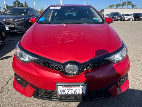 Used 2018 Toyota Corolla iM w/ Carpet Mat Package (TMS) FWD image 2