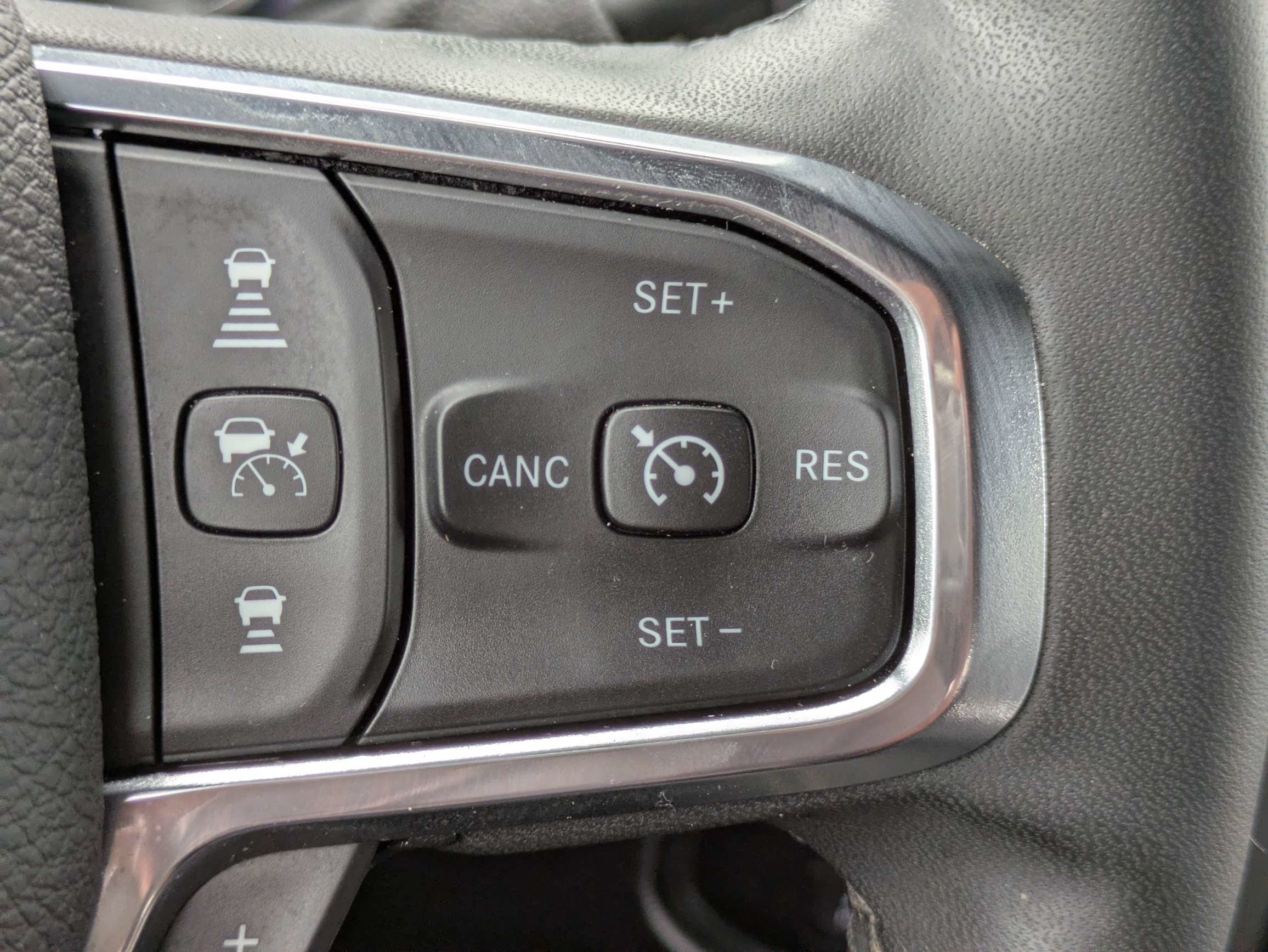 Used 2025 RAM 3500 Laramie AWD/4WD image 25