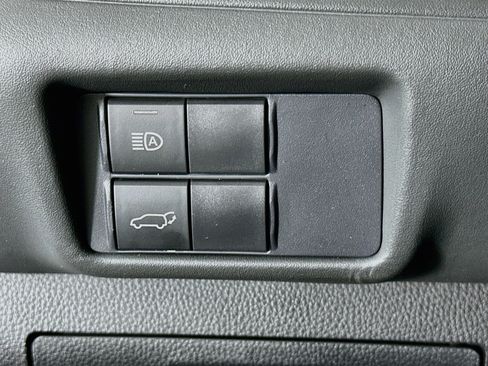 Used 2021 Toyota Highlander XLE FWD image 17