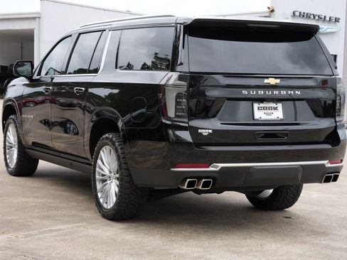 Used 2025 Chevrolet Suburban High Country image 4