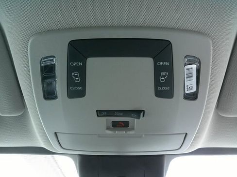 Used 2024 Toyota Sienna LE AWD/4WD image 20