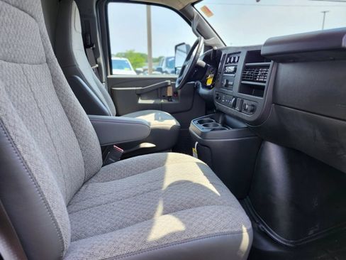 Used 2022 Chevrolet Express 3500 w/ Power Convenience Package RWD image 9