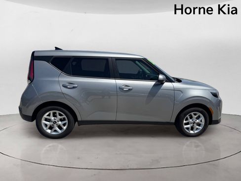 Certified 2023 Kia Soul LX w/ LX Technology Package FWD image 3