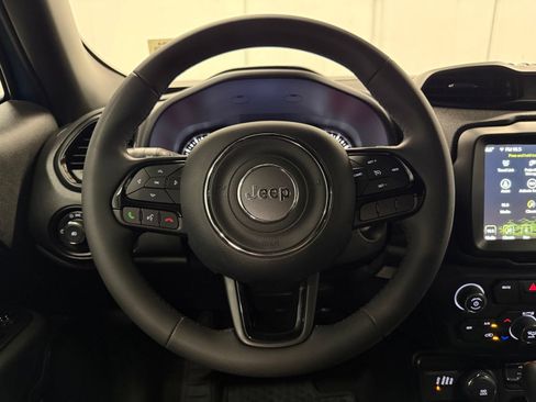 Used 2022 Jeep Renegade Altitude AWD/4WD image 14