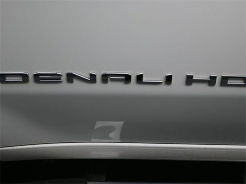 Used 2022 GMC Sierra 2500 Denali w/ Denali Ultimate Package image 8
