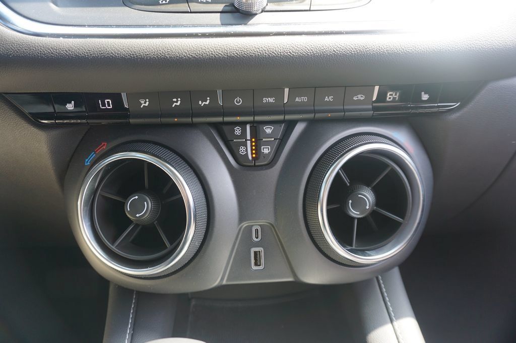 Used 2024 Chevrolet Blazer LT FWD image 13