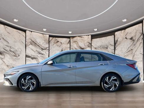 Used 2024 Hyundai Elantra SEL w/ Convenience Package image 8