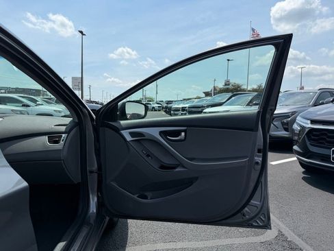 Used 2014 Hyundai Elantra Limited w/ Option Group 03 FWD image 19