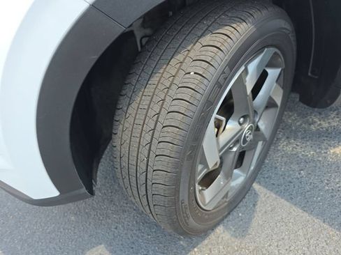 Used 2025 Hyundai Venue SEL FWD image 31