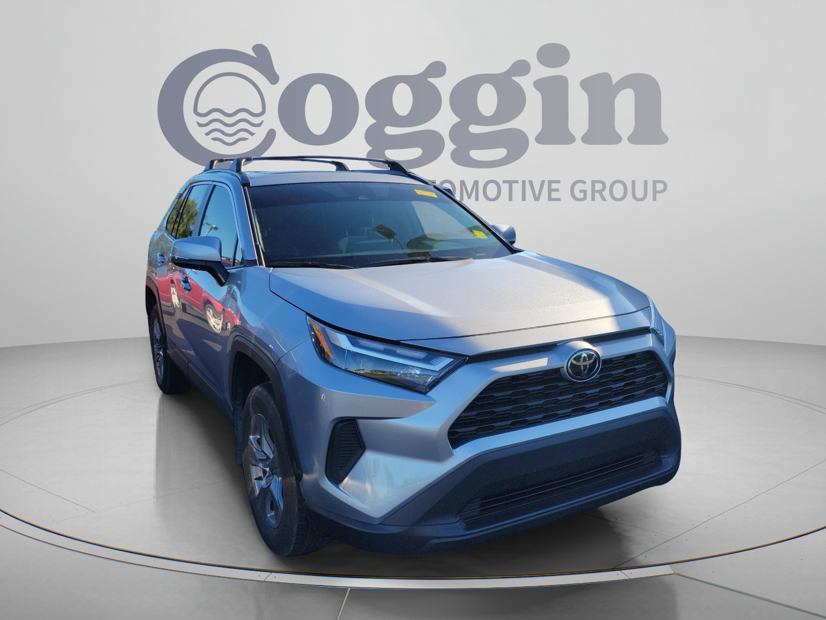 Used 2025 Toyota RAV4 XLE w/ Convenience Package FWD image 9