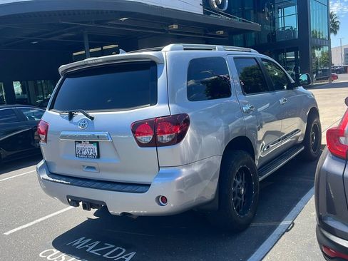 Used 2019 Toyota Sequoia Platinum AWD/4WD image 2