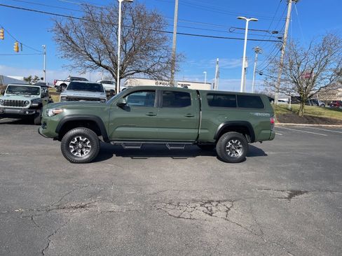 Used 2021 Toyota Tacoma TRD Off-Road w/ TRD Premium Off Road Package image 2