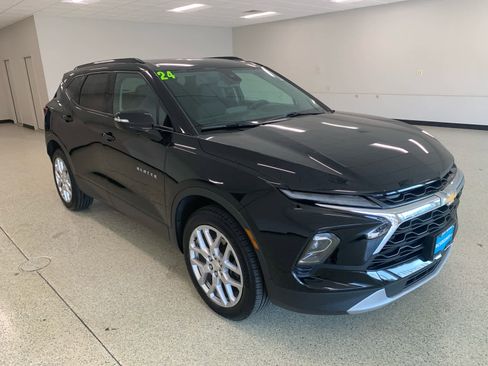 Used 2024 Chevrolet Blazer LT image 3