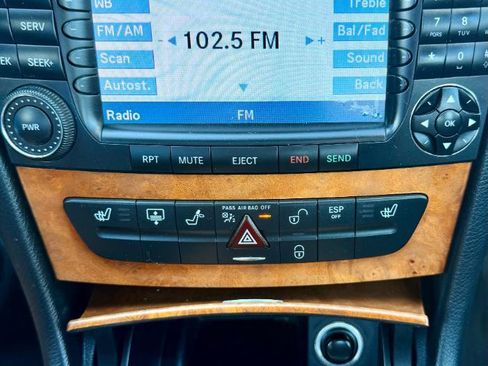Used 2008 Mercedes-Benz E 350 4MATIC Sedan image 28