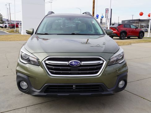 Used 2018 Subaru Outback 2.5i Limited image 3