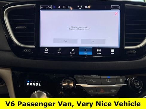 Used 2024 Chrysler Pacifica Touring-L image 19