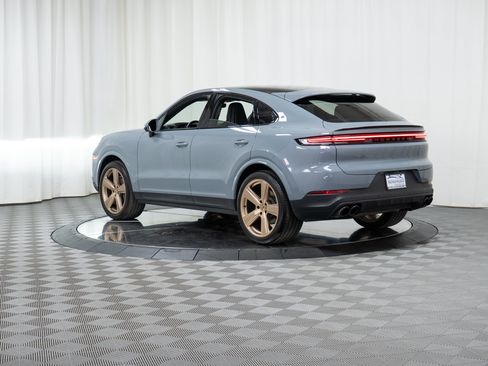 Certified 2024 Porsche Cayenne Coupe AWD/4WD image 33