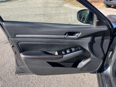 Used 2025 Nissan Altima 2.5 SR image 18