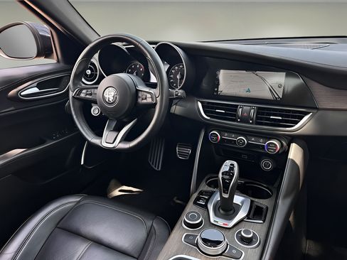 Used 2022 Alfa Romeo Giulia Ti RWD image 7