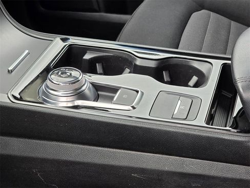 Used 2020 Ford Edge SE image 26