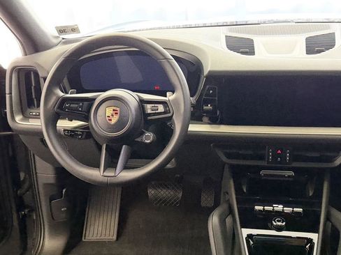 Certified 2025 Porsche Cayenne AWD/4WD image 20