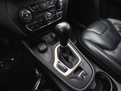 Used 2015 Jeep Cherokee Limited image 19