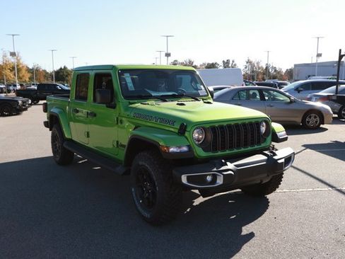 New 2025 Jeep Gladiator Sport image 3
