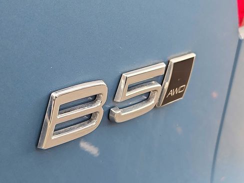 Certified 2023 Volvo XC40 B5 Plus w/ Driver Assist Package image 29